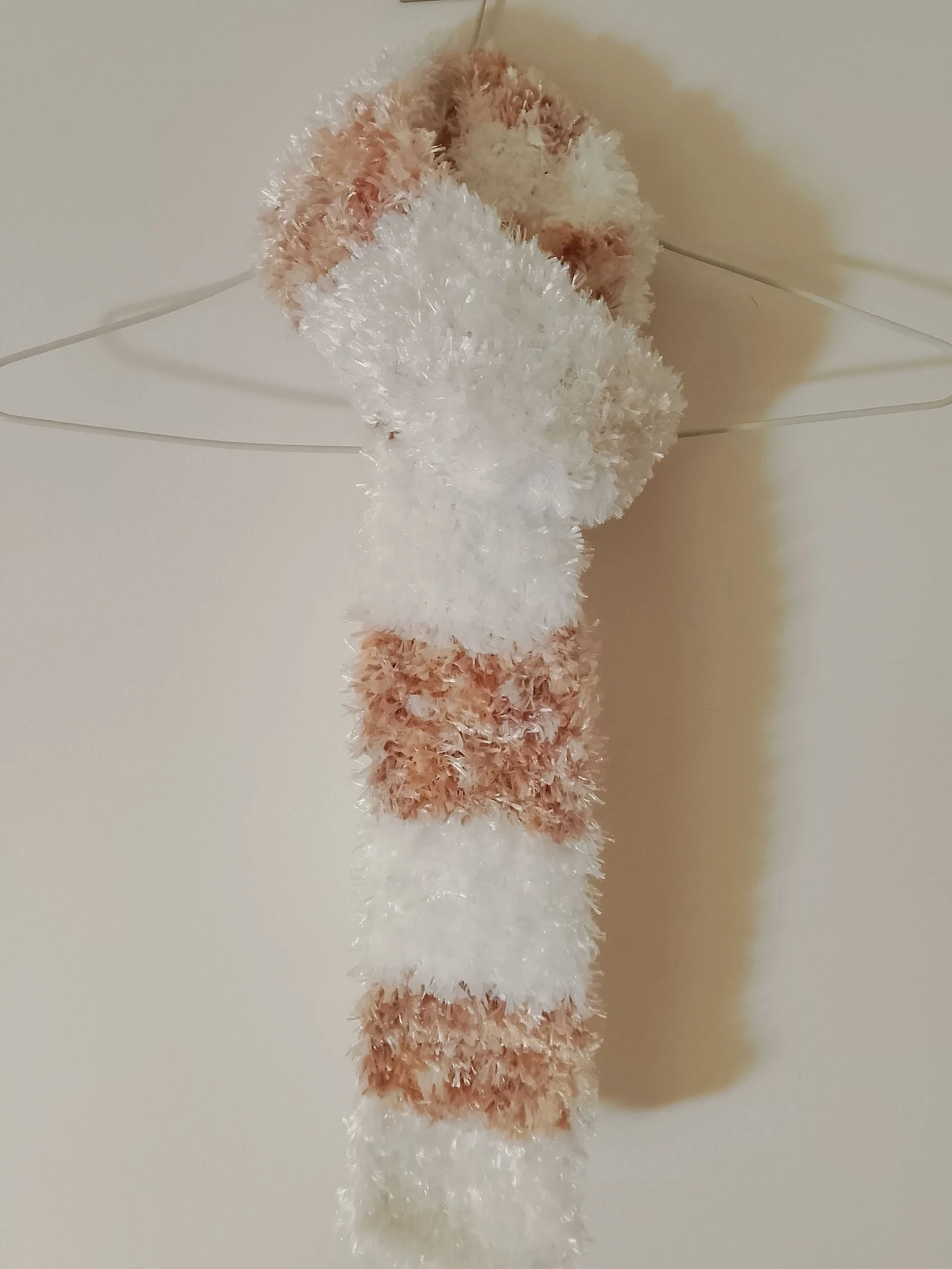 Écharpe neuve tricotée main 10 x 160 cm
